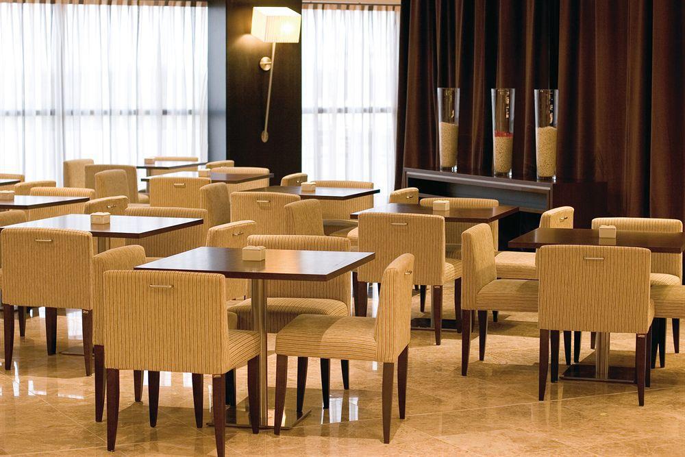 Occidental Aranjuez Hotell Restaurant bilde